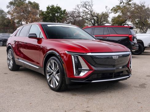 Used 2025 Cadillac Lyriq Luxury image 6