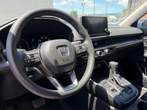 Used 2024 Honda CR-V LX image 15