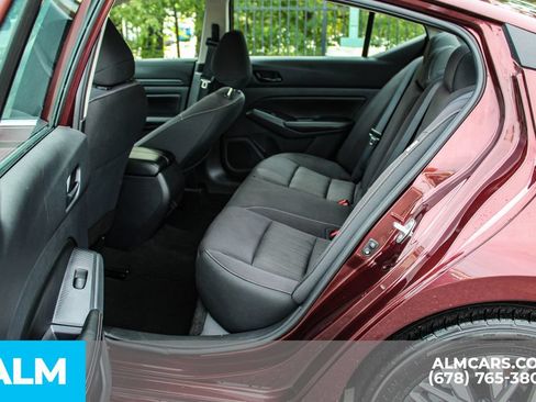 Used 2025 Nissan Altima 2.5 SV FWD image 17