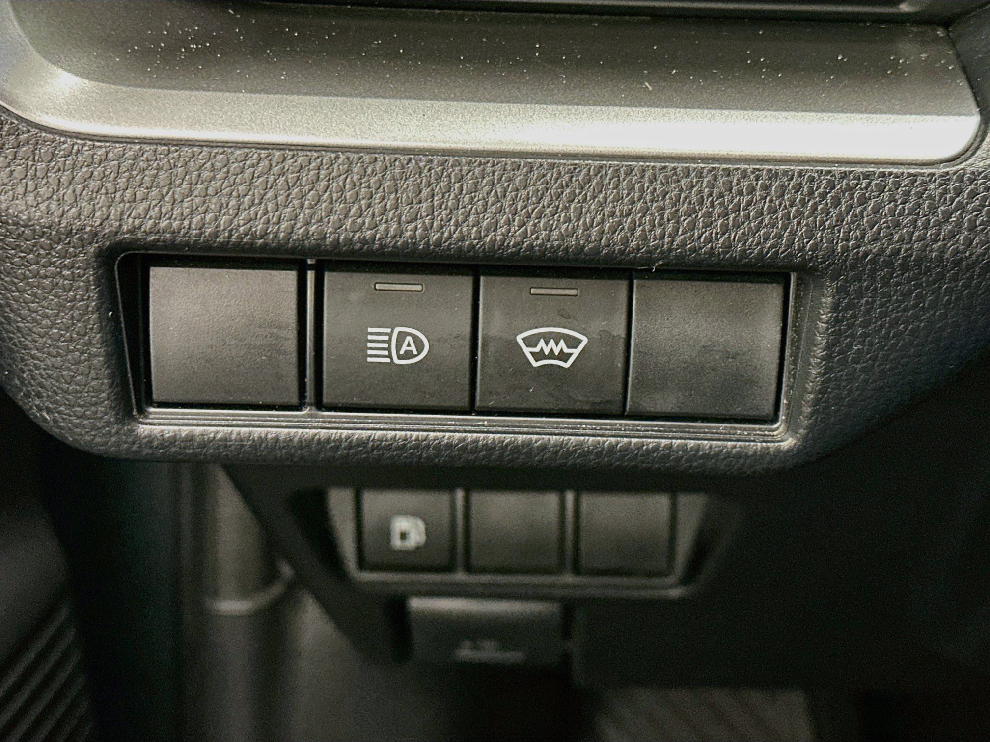 Used 2025 Toyota Prius LE FWD image 17