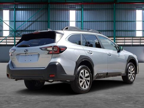 Used 2025 Subaru Outback Premium AWD/4WD image 5