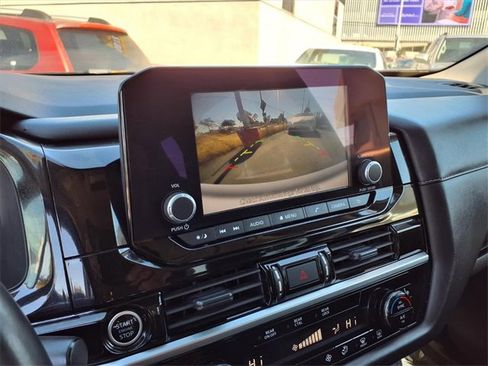 Used 2024 Nissan Pathfinder SV image 19