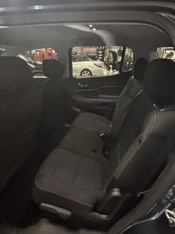 Used 2020 GMC Acadia SLE AWD/4WD image 2