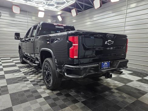 Used 2024 Chevrolet Silverado 2500 LT w/ Midnight Edition AWD/4WD image 7