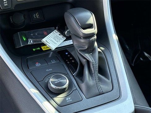 Used 2025 Toyota RAV4 XLE image 22