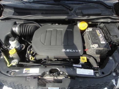Used 2018 Dodge Grand Caravan SE w/ UConnect Hands-Free Group FWD image 15