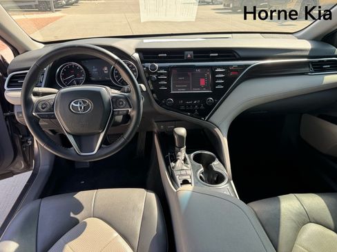 Used 2018 Toyota Camry XLE FWD image 14