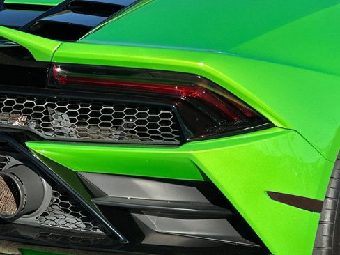 Used 2021 Lamborghini Huracan EVO image 15