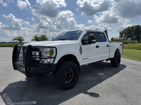Used 2018 Ford F250 XLT w/ FX4 Off-Road Package AWD/4WD image 2