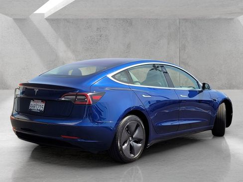 Used 2018 Tesla Model 3 Long Range RWD image 5