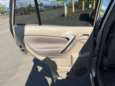 Used 2005 Toyota RAV4 2WD image 13