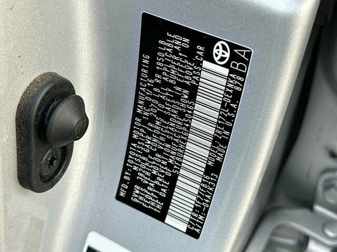 Used 2016 Toyota Corolla LE image 32