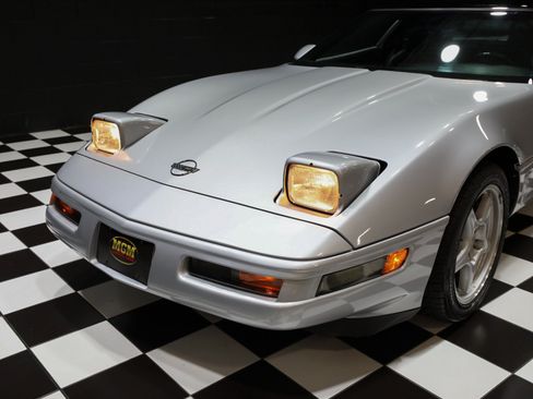Used 1996 Chevrolet Corvette Coupe RWD image 9