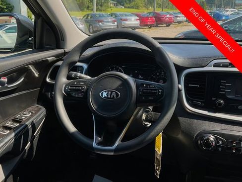 Used 2017 Kia Sorento LX image 17