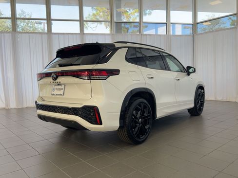 New 2026 Volkswagen Tiguan SE R-Line image 9