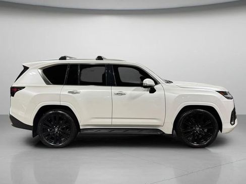 Used 2023 Lexus LX 600 4WD w/ Luxury Package image 2