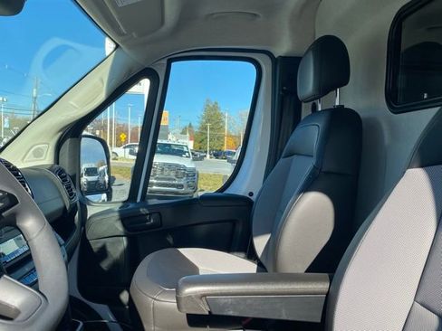 New 2026 RAM ProMaster 2500 w/ Convenience Group FWD image 31