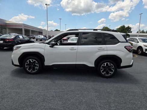 Used 2025 Subaru Forester Premium w/ Convenience Package #1 AWD/4WD image 4
