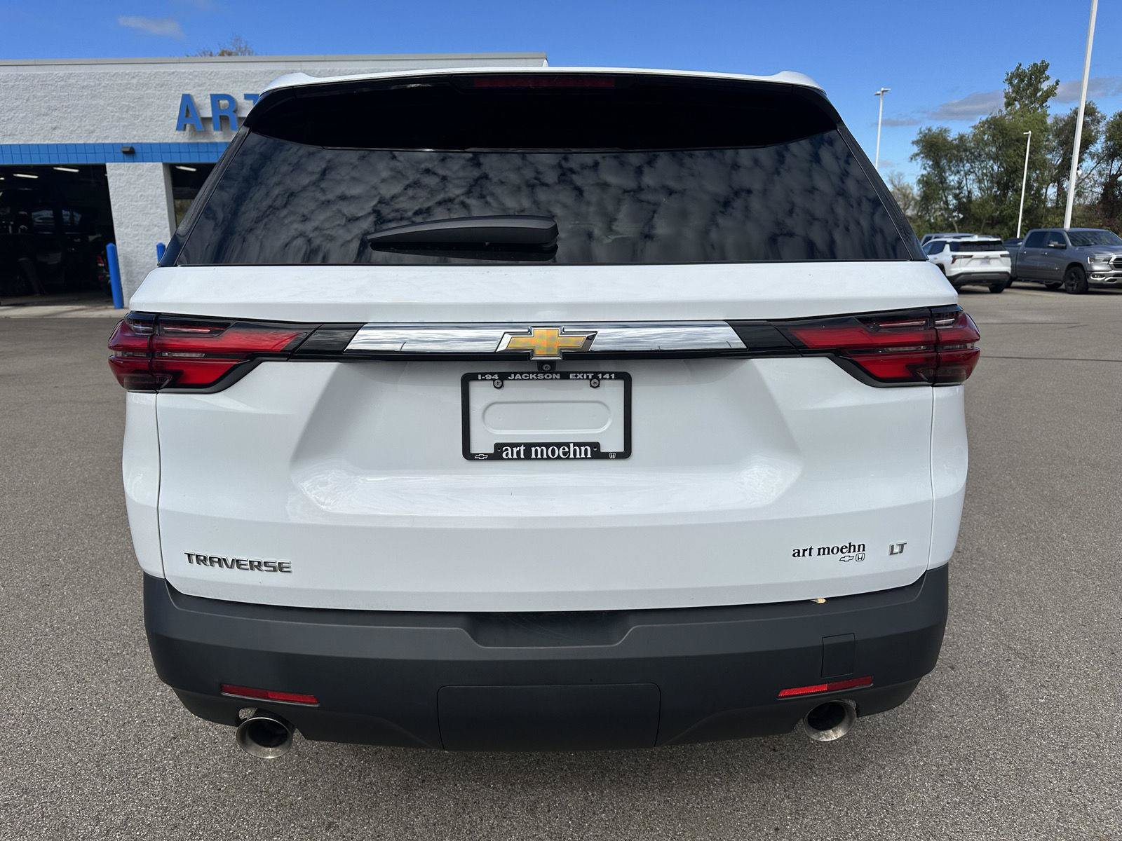Used 2023 Chevrolet Traverse LT FWD image 4