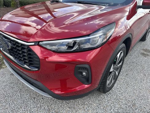 Used 2024 Ford Escape Platinum w/ Premium Technology Package image 9