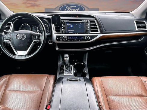 Used 2018 Toyota Highlander Limited Platinum AWD/4WD image 16