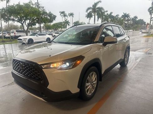 Used 2024 Toyota Corolla Cross LE image 1