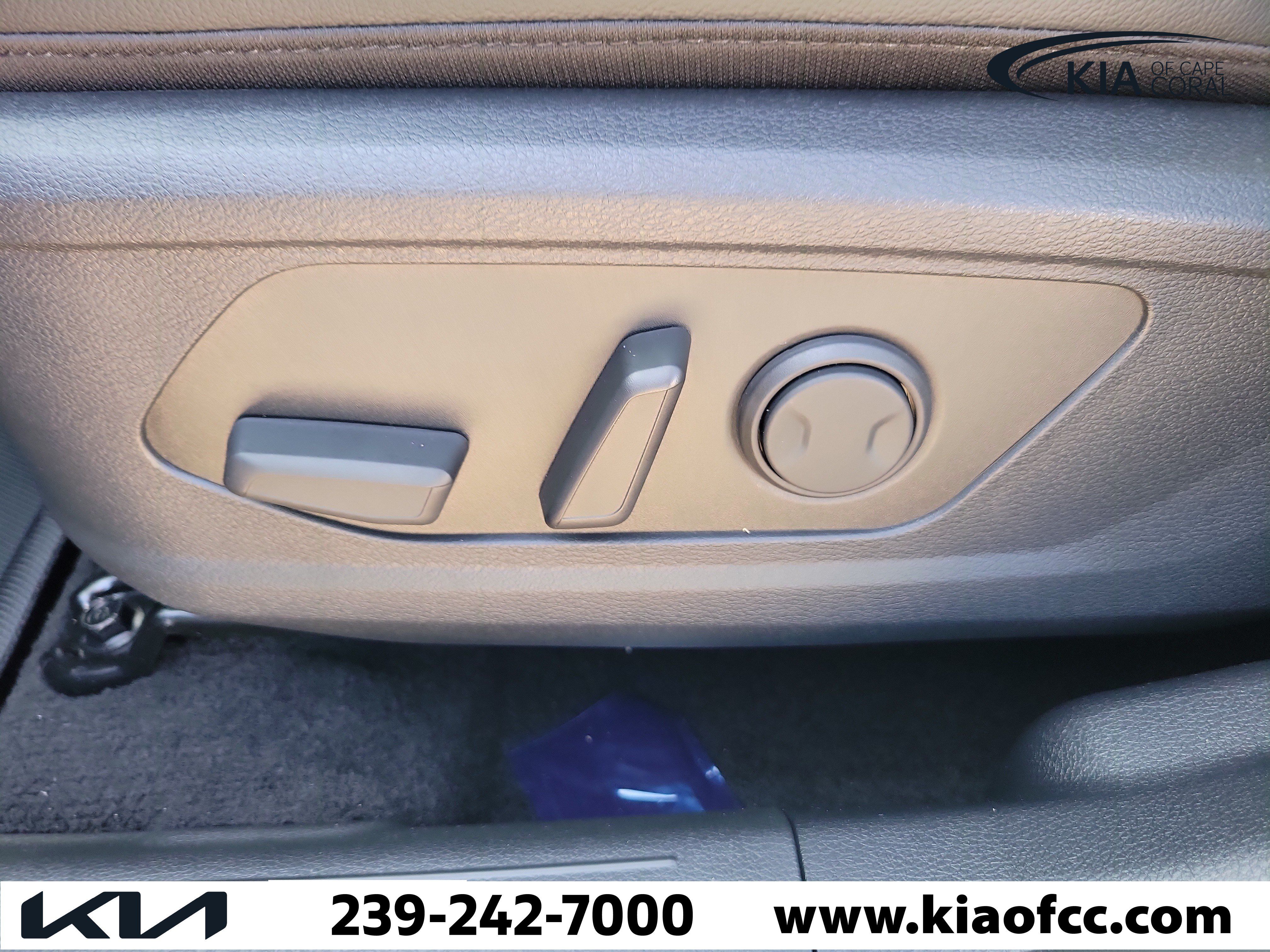 New 2026 Kia Sportage EX w/ EX Panorama Roof Package FWD image 21
