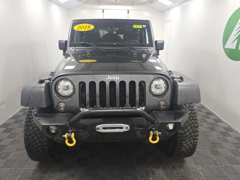 Used 2018 Jeep Wrangler Rubicon w/ Power Convenience Group AWD/4WD image 2