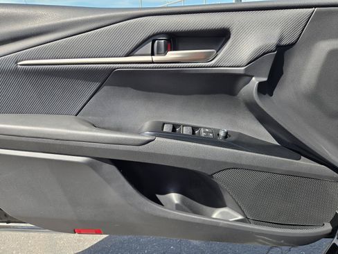 Used 2025 Toyota Camry SE w/ Convenience Package FWD image 18