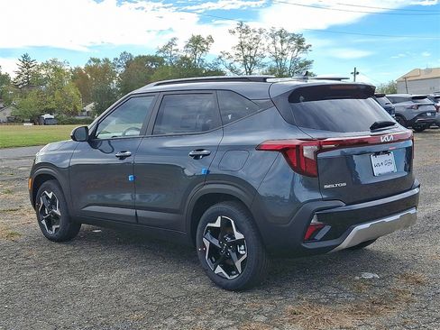 New 2026 Kia Seltos S image 3