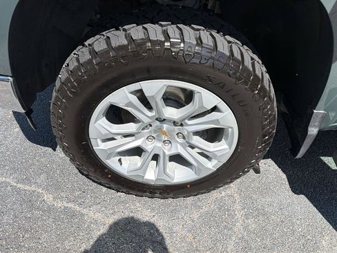 Used 2025 Chevrolet Silverado 1500 LTZ AWD/4WD image 40