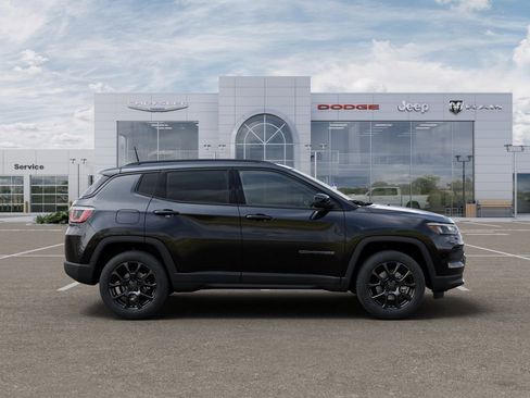 New 2026 Jeep Compass Latitude image 21