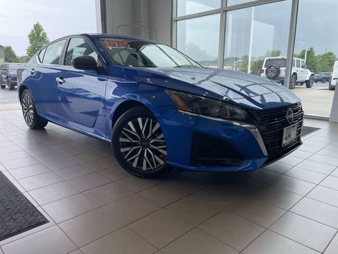 Used 2025 Nissan Altima 2.5 SV FWD image 10