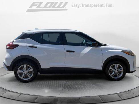 Used 2021 Nissan Kicks S image 8