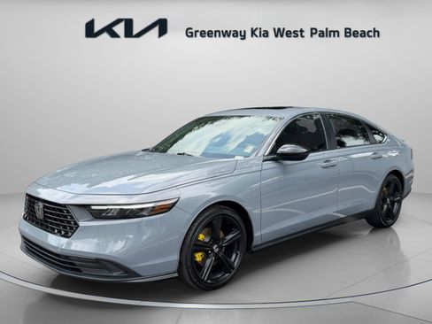 Used 2023 Honda Accord Sport image 3