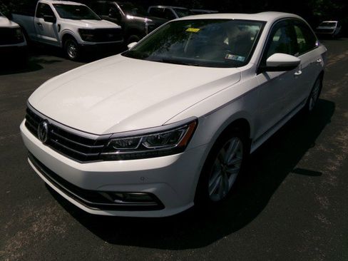 Used 2017 Volkswagen Passat 1.8T SEL Premium FWD image 4