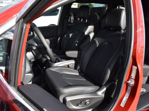 New 2026 Chrysler Pacifica Select FWD image 26