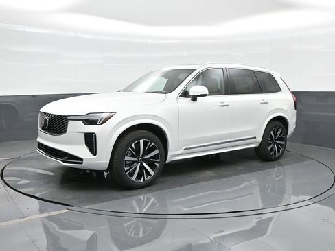 New 2026 Volvo XC90 B5 Core image 3