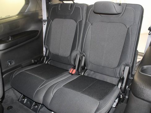 New 2025 Jeep Grand Cherokee L Laredo image 18