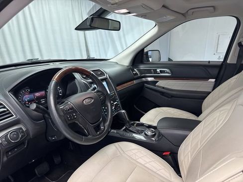 Used 2018 Ford Explorer Platinum image 10