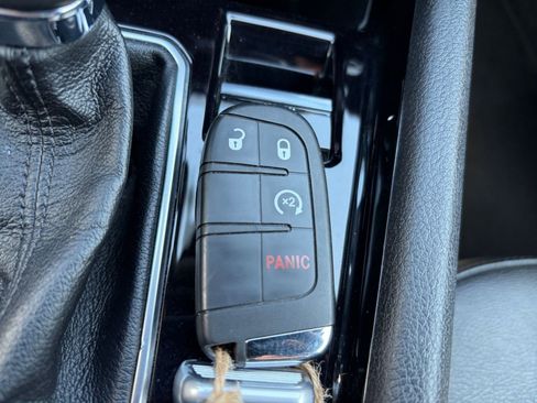 Used 2025 Jeep Compass Limited image 21