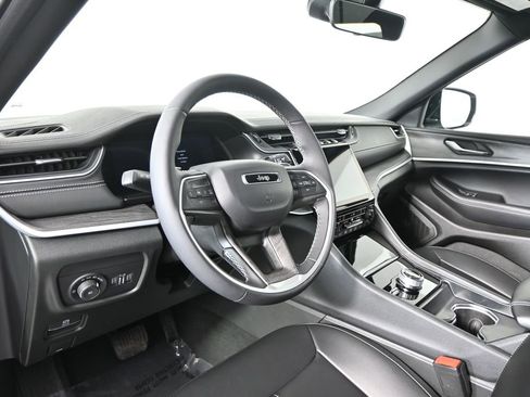 Used 2025 Jeep Grand Cherokee L Limited w/ Black Appearance Package image 24