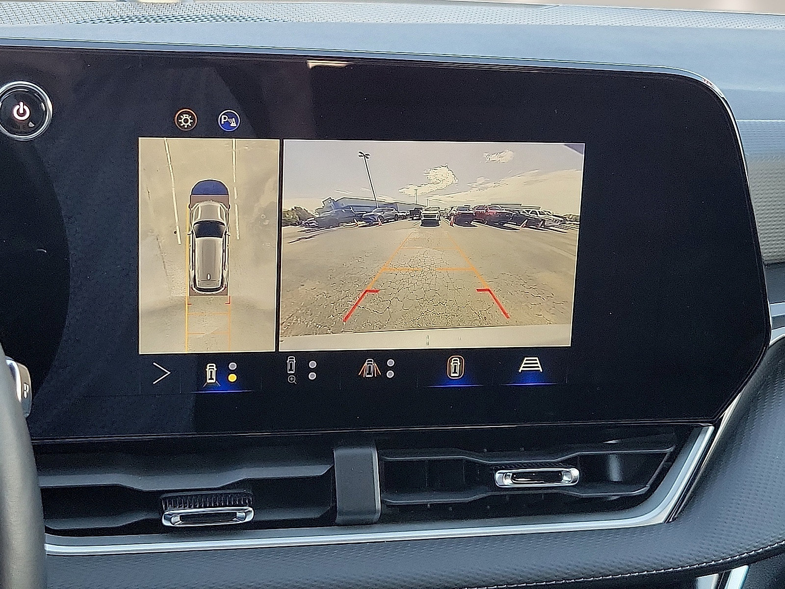 Used 2025 Chevrolet Equinox LT w/ Convenience Package II FWD image 16