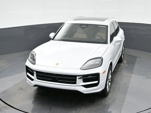New 2026 Porsche Cayenne AWD/4WD image 33