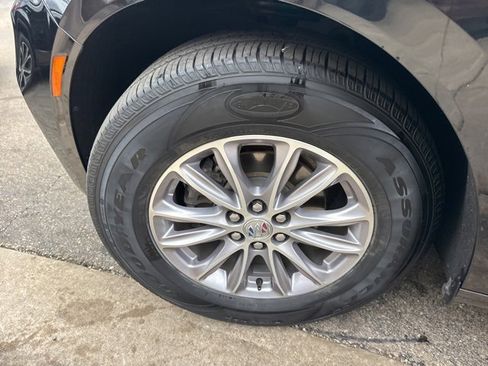 Used 2024 Buick Enclave Premium image 10