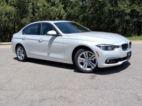 Used 2018 BMW 330i xDrive Sedan w/ Premium Package AWD/4WD image 2