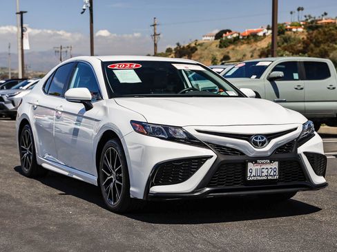 Certified 2024 Toyota Camry SE FWD image 3