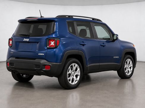 Used 2018 Jeep Renegade Latitude w/ Cold Weather Group AWD/4WD image 3