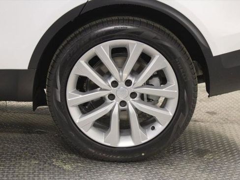 New 2026 Land Rover Discovery S AWD/4WD image 14