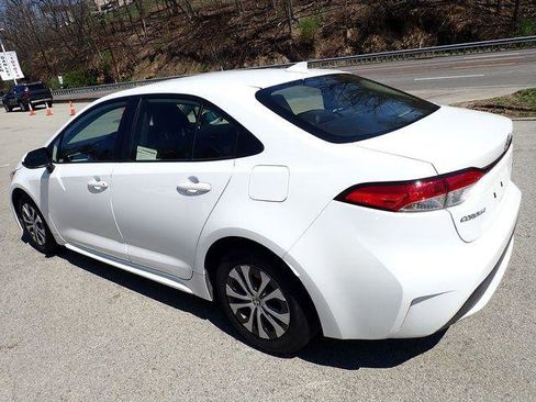 Certified 2022 Toyota Corolla LE w/ Premium Interior Package image 5